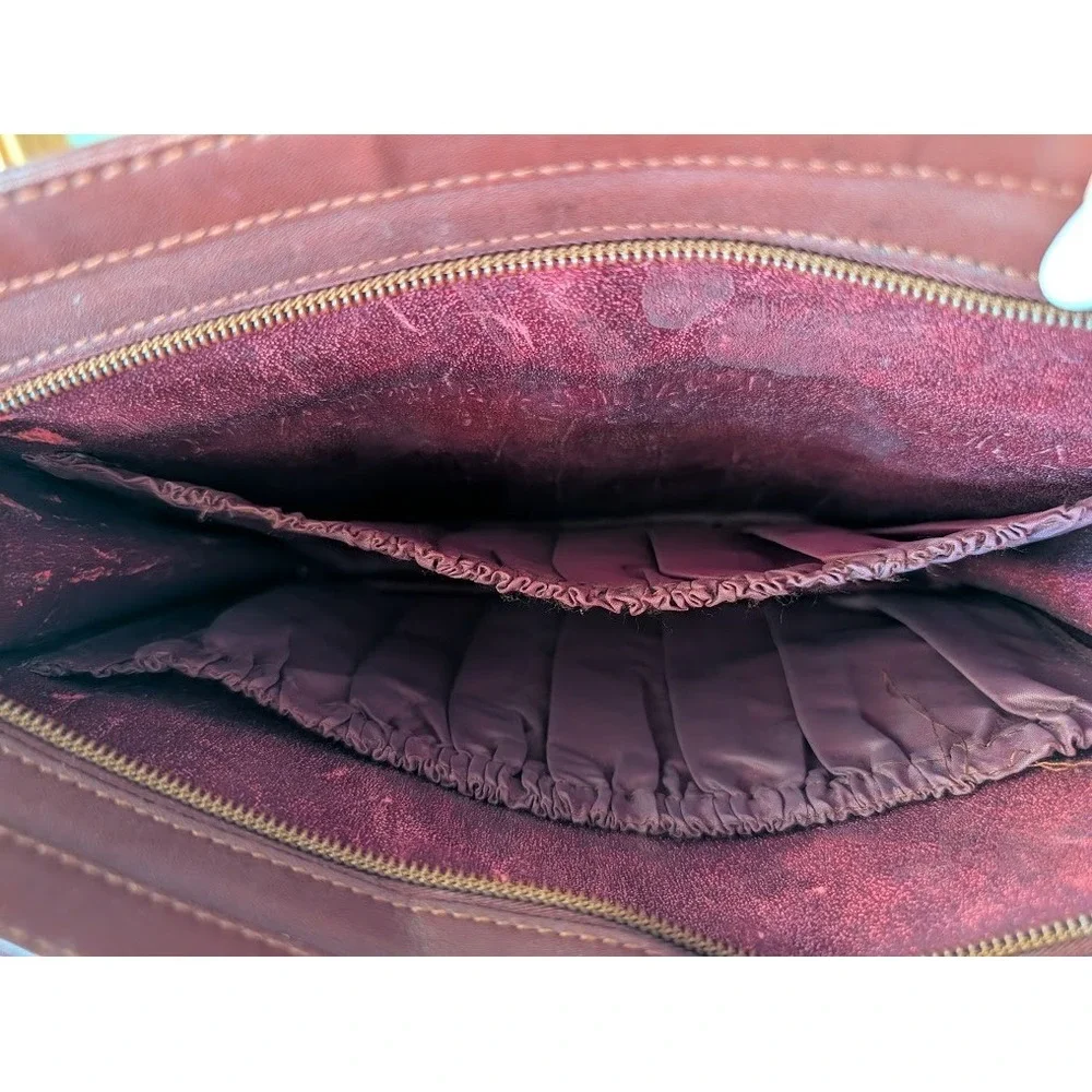 Vintage Cartier Les Must de Cartier Burgundy Leather‎ Clutch Bag Gold Corners